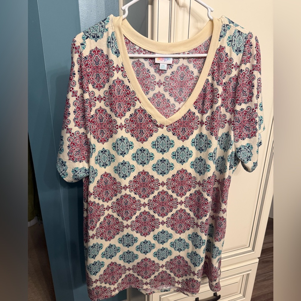LuLaRoe Christy shirt, size 2x